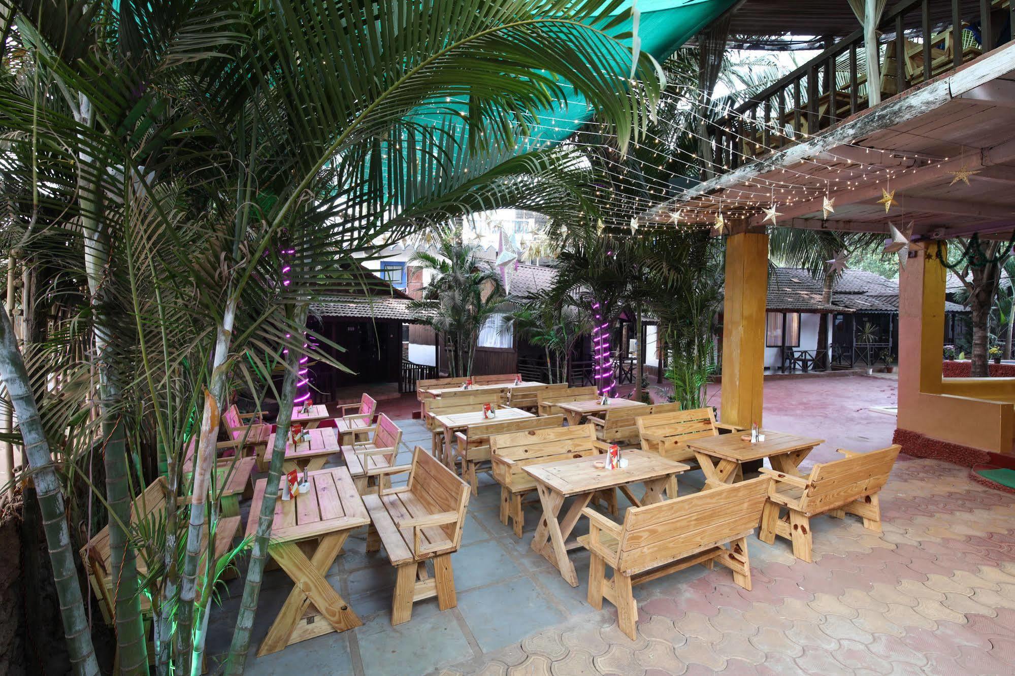 Treebo Trend Ashwem Beach Resort Goa Mandrem Extérieur photo