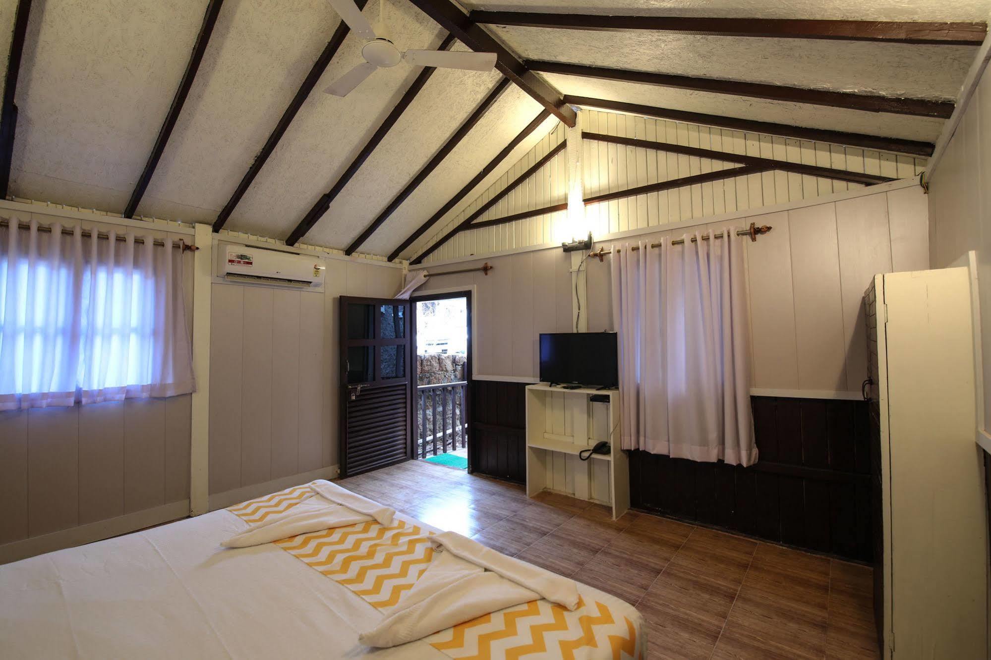 Treebo Trend Ashwem Beach Resort Goa Mandrem Extérieur photo